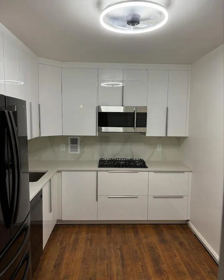 Renovated kitchen with quartz countertops in Grove